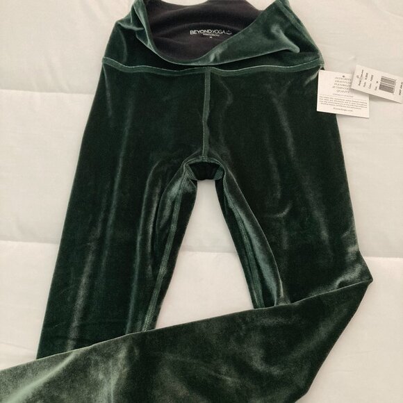 Beyond Yoga green velvet yoga leggings - size Medium - Picture 6 of 8